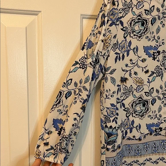 Fourteenth Place White Blue Floral Long Sleeve Blouse Cold Shoulder Size SP - Picture 3 of 7